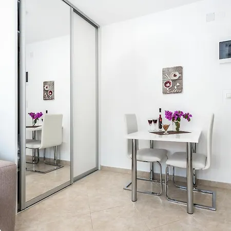 Mirta Apartment *