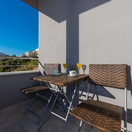 Apartment Mirta *