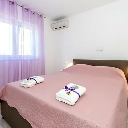 Mirta Apartamento Tisno